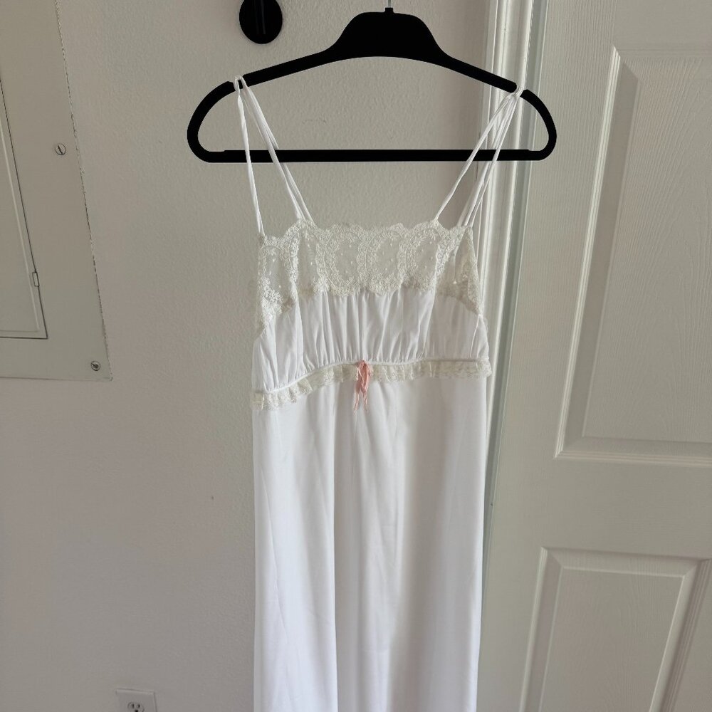 Vintage White Nightgown Excellent Condition